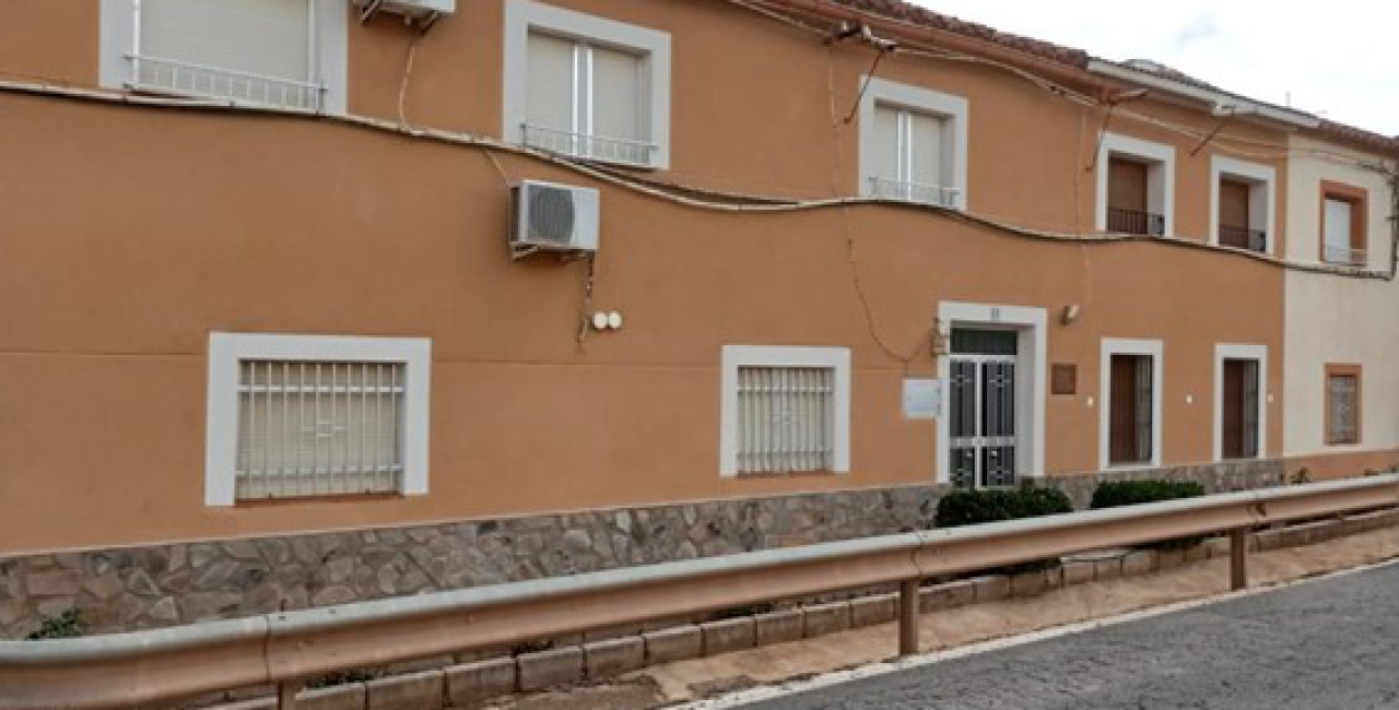 Fachadas rehabilitadas y limpieza de pintura deteriodada